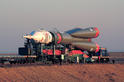 soyuz+spacecraft+transported+to+launch+pad+front.jpg