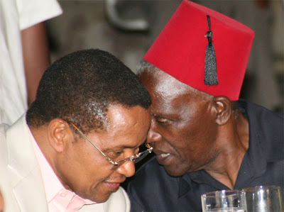 Kikwete+na+Nimrod+Mkono+30+machi+2008+Butiama.jpg