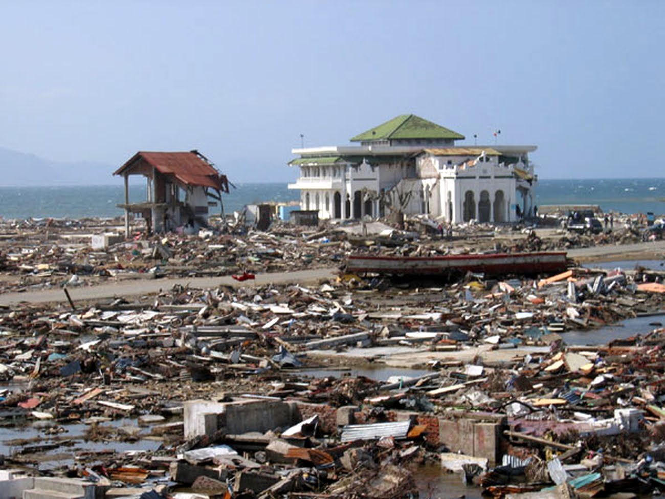 Tsunami%2Bdamage_mosque_2.jpg