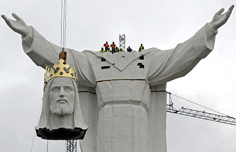 11_7_10_+World's+Largest+Jesus+Poland.jpg