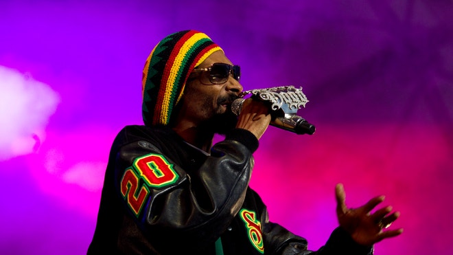 snoop%20dogg%20lion%20660%20reuters.JPG