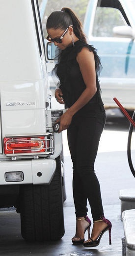 Christina-Milian-pumps-gas-in-Beverly-Hills.jpg