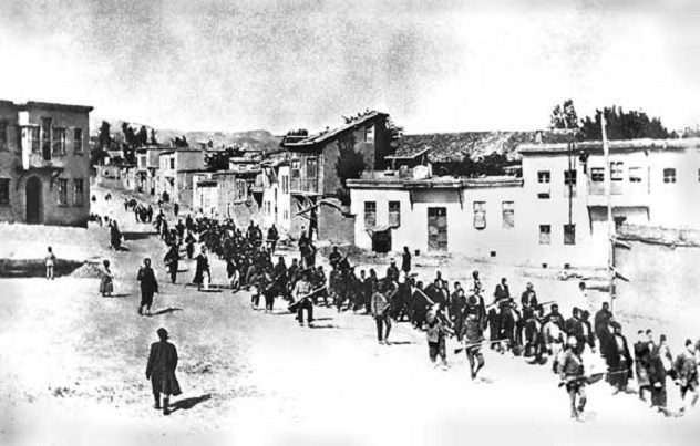 Armenians_marched_by_Turkish_soldiers_1915.jpg