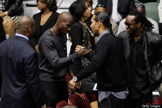 OCHOCINCO-TJ-CHRIS-HENRY-FUNERAL.jpg