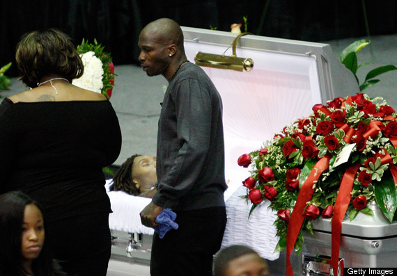 OCHOCINCO-CHRIS-HENRY-FUNERAL.jpg