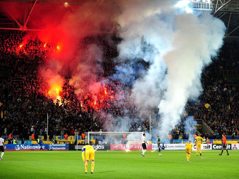 Flares-Ukraine-England-World-Cup-Qualifying-P_2371298.jpg