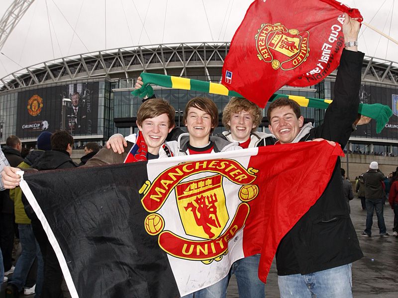 Manchester-United-fans-Carling-Cup-Final-PA_2425524.jpg