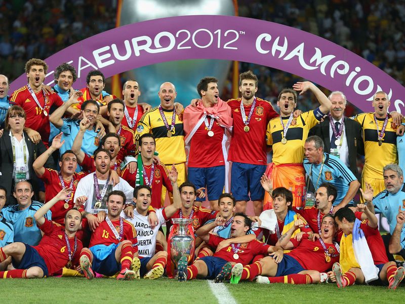 Spain-Italy-Trophy-Celebrations-Euro-2012-Fin_2788609.jpg