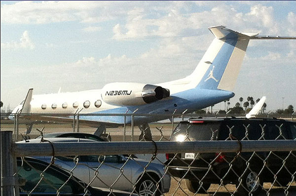 michael_jordans_personalized_private_plane.jpg