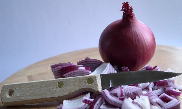 choppedonionandknife_110521.jpg