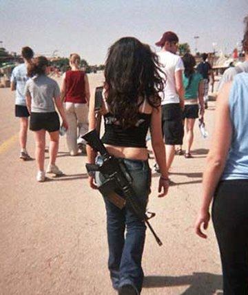 israeli_girl_carbine.jpg