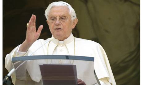 Pope-Benedict-XVI-blesses-001.jpg