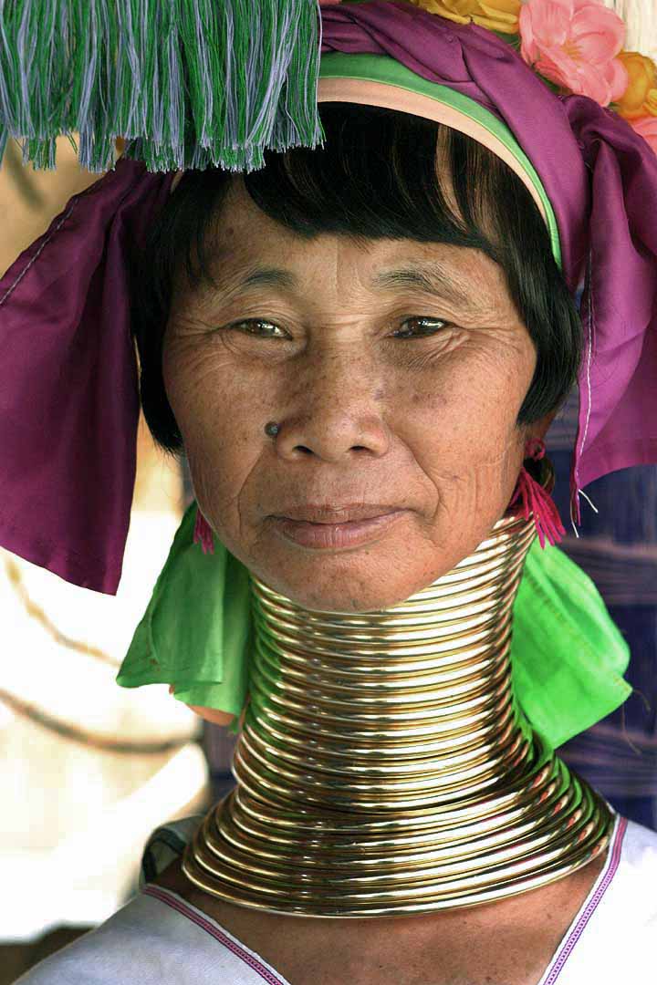 Kayan_woman_with_neck_rings.jpg