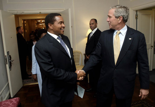 Jakaya_Kikwete_with_George_Bush_September_18,_2006.jpg