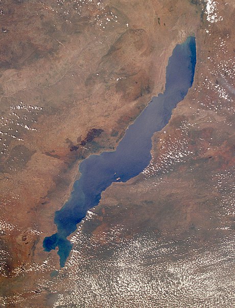 460px-Lake_Malawi_seen_from_orbit.jpg