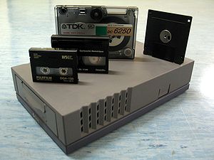 300px-Dds_tape_drive_01.jpg