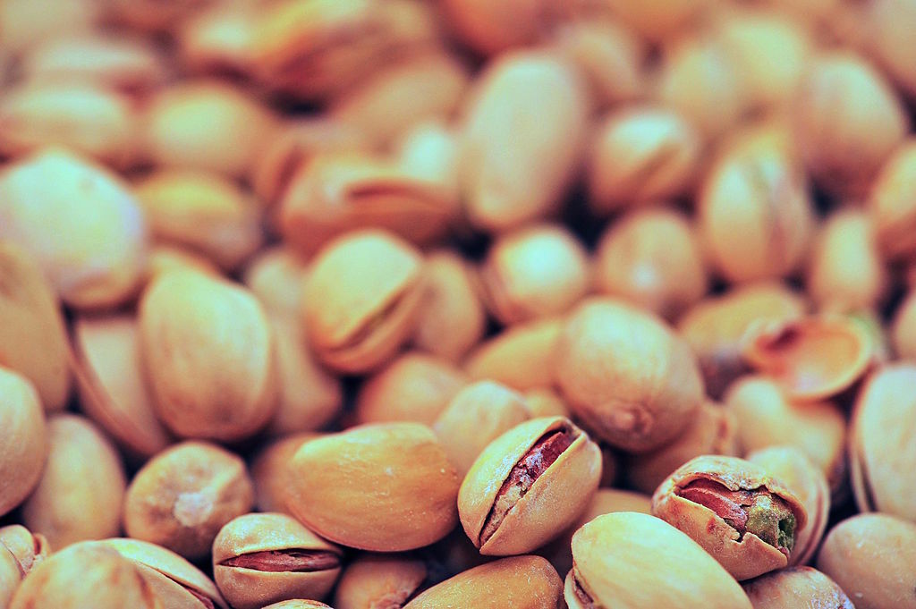 1024px-Pistachios_in_shells.jpg