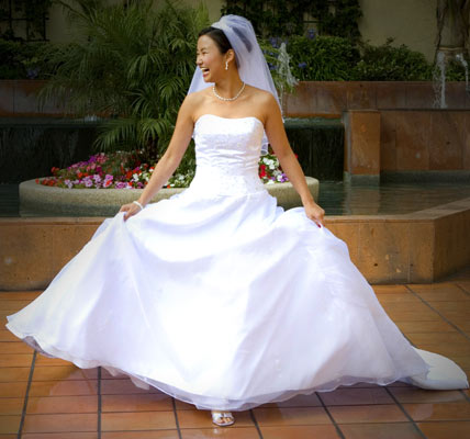 photojournalism-wedding-bride-dance-burbank.jpg