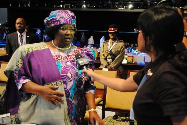 President-Joyce-Banda-in-Dubai-22nd-October-2012-008-speaking-to-a-local-TV.-PIC-MANA.1-600x401.jpg