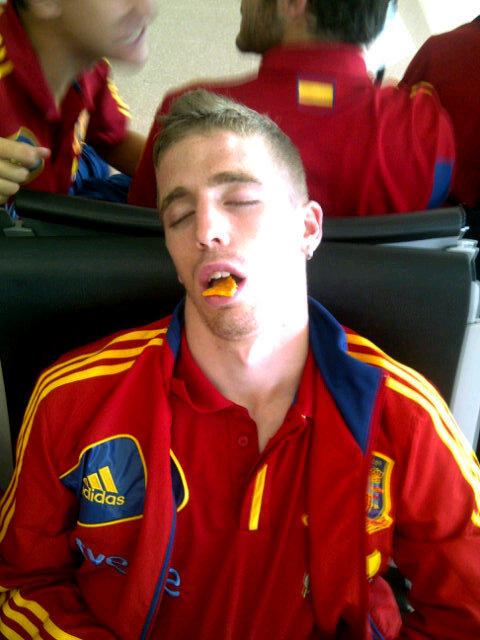 Iker-Muniain-David-De-Gea-sleep-1.jpg