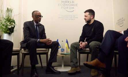 Paul Kagame akiwa ameketi na Volodymyr Zelenskiy