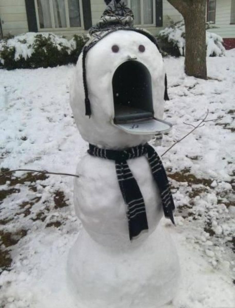 Snowman Looks Scared-15 Weirdest Yet Hilarious Mailboxes You'll Ever See