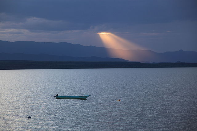 640px-Sunset_over_Lake_Baringo%2C_Kenya_-_by_Ferdinand_Reus.jpg