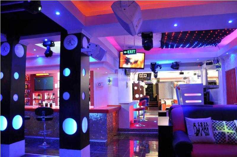 10-Kenyan-nightlife.jpg