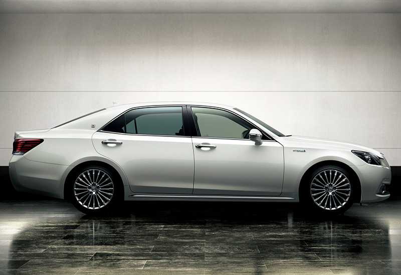 2013-toyota-crown-majesta-2.jpg