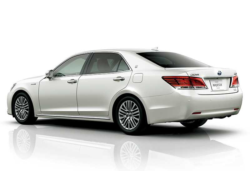 2013-toyota-crown-majesta-5.jpg