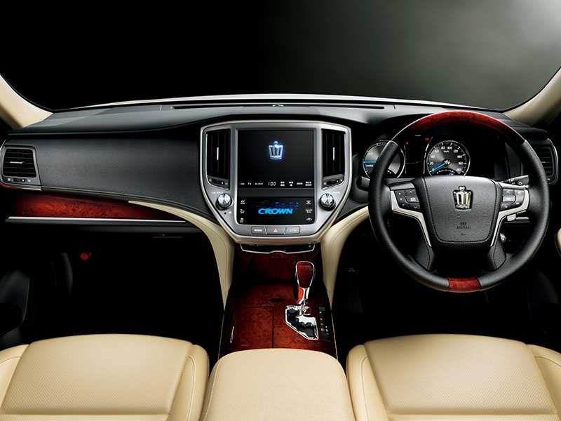 2013-toyota-crown-majesta-6.jpg