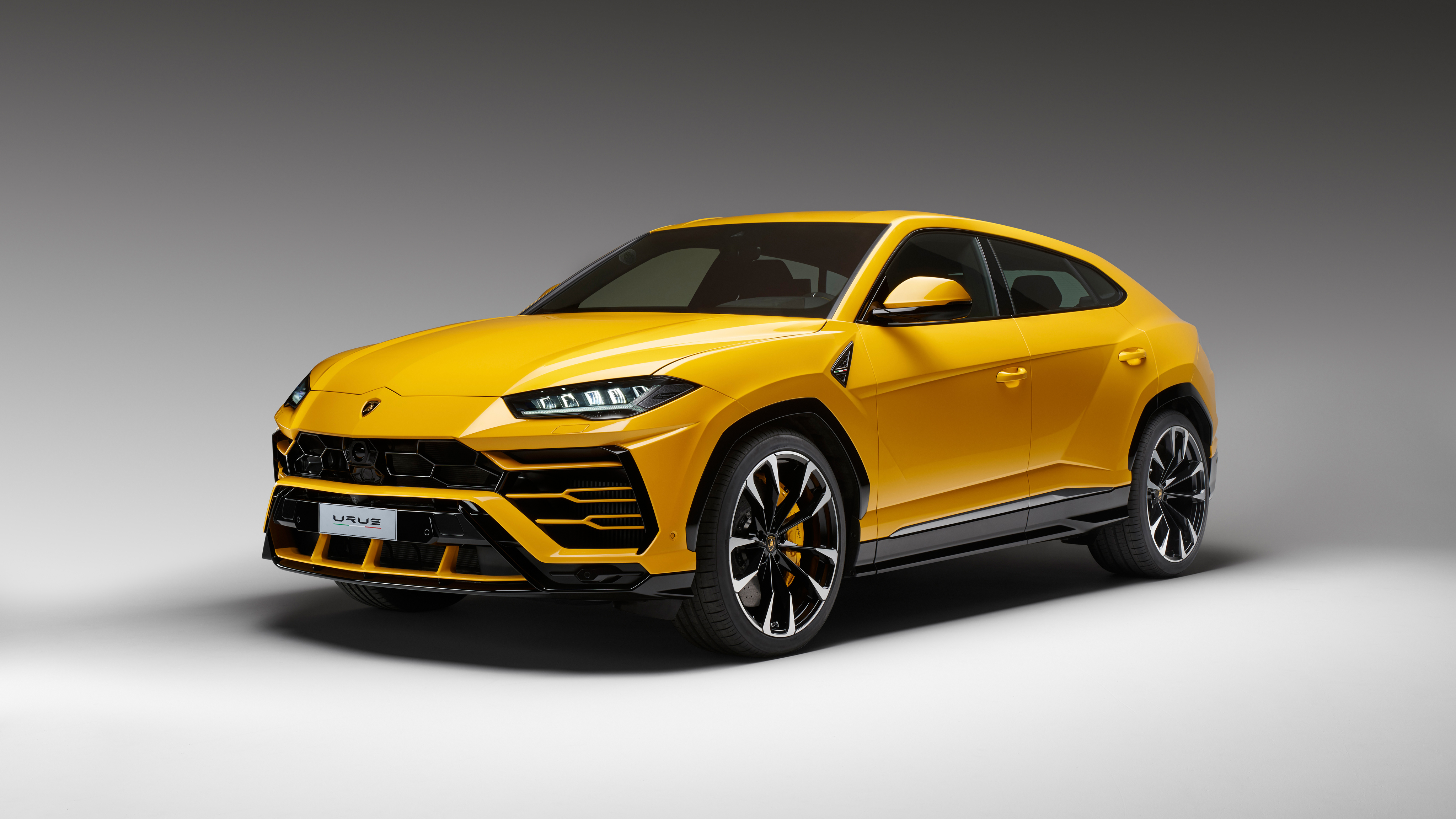 2018_lamborghini_urus_4k-HD.jpg
