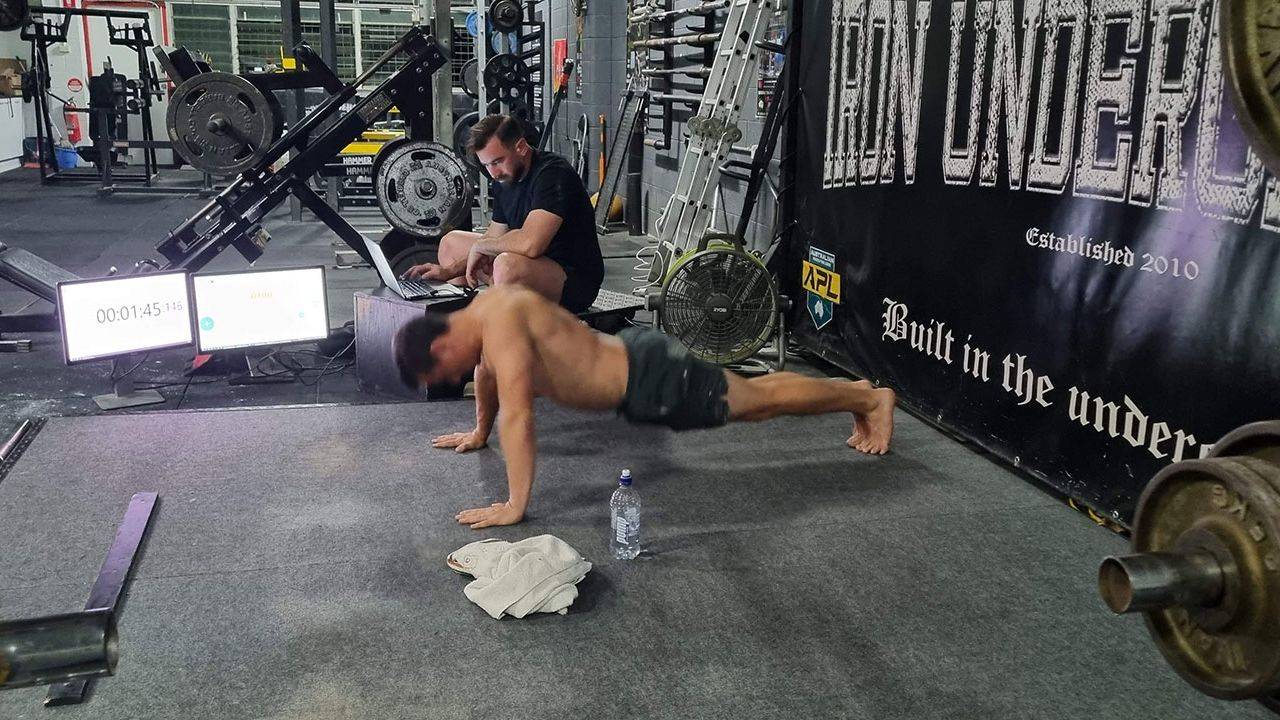 230414170023-02-push-up-world-record.jpg