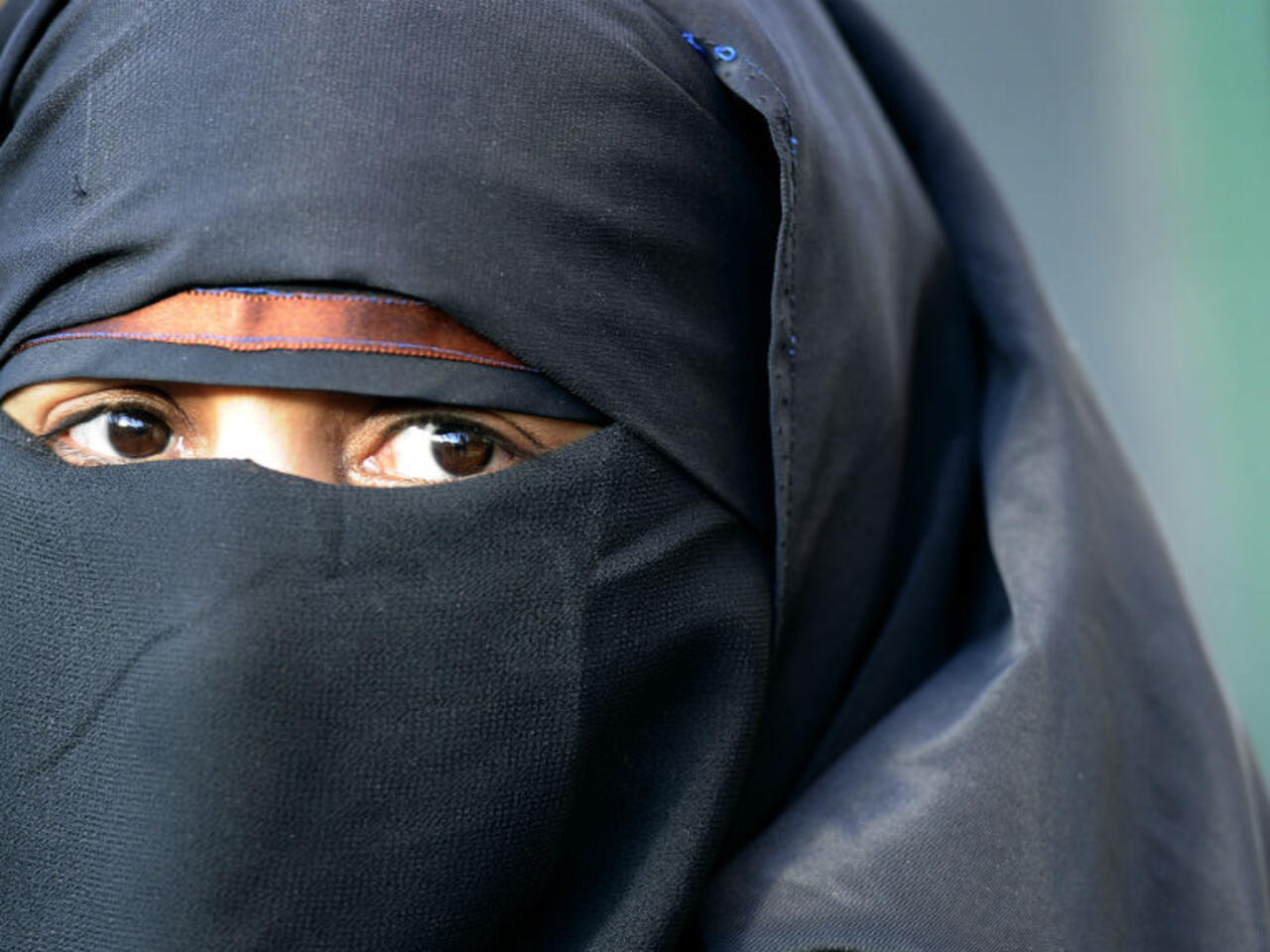 23102018_france_full_face_veil.jpg