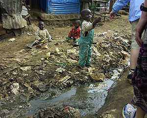 300px-Children_and_open_sewer_in_Kibera.jpg
