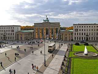 320px-2005-10-26_Brandenburger-Tor.JPG