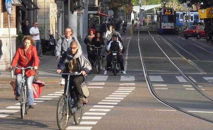 800px-Cycling_in_Amsterdam_2010-1_0.jpg