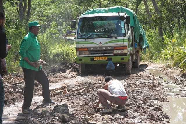 Barabara Mbovu Rukwa 3.jpg
