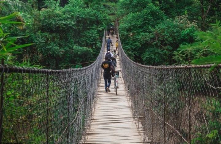 Daraja la kiteputepu tape bridge.jpg