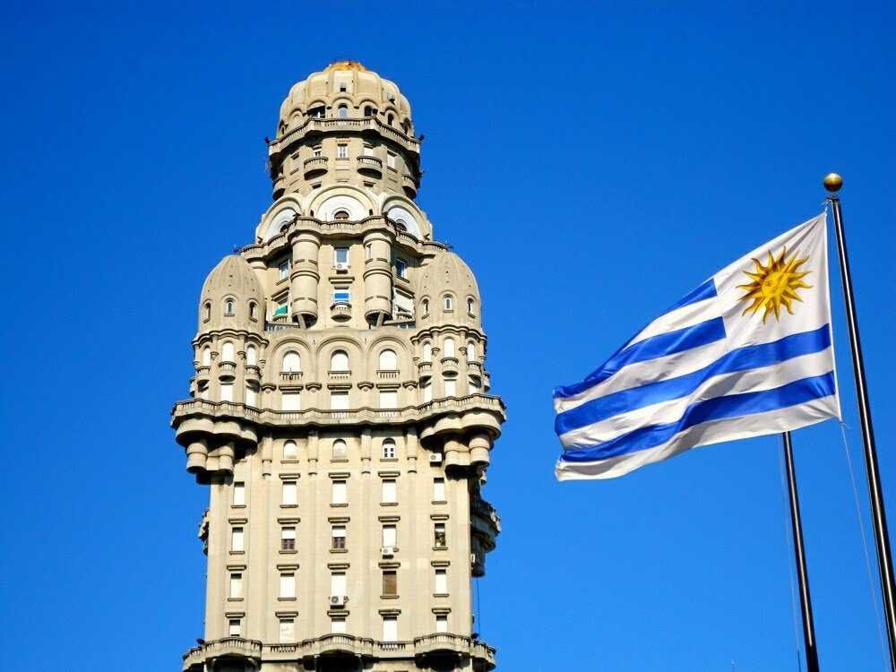 Montevideo Palacio Bandera.jpg