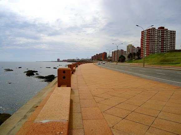 Montevideo Rambla La Plata.jpg