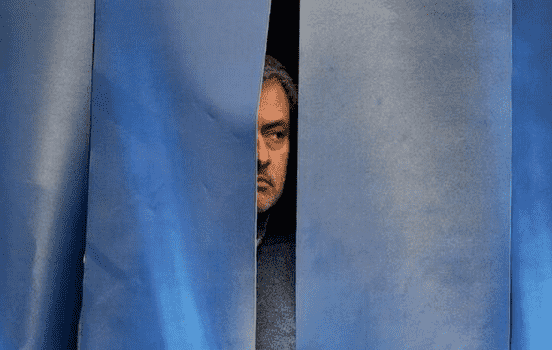 MOURINHO CURTAIN 2.png