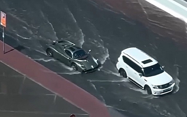 pagani-drives-flood-water-02.jpg