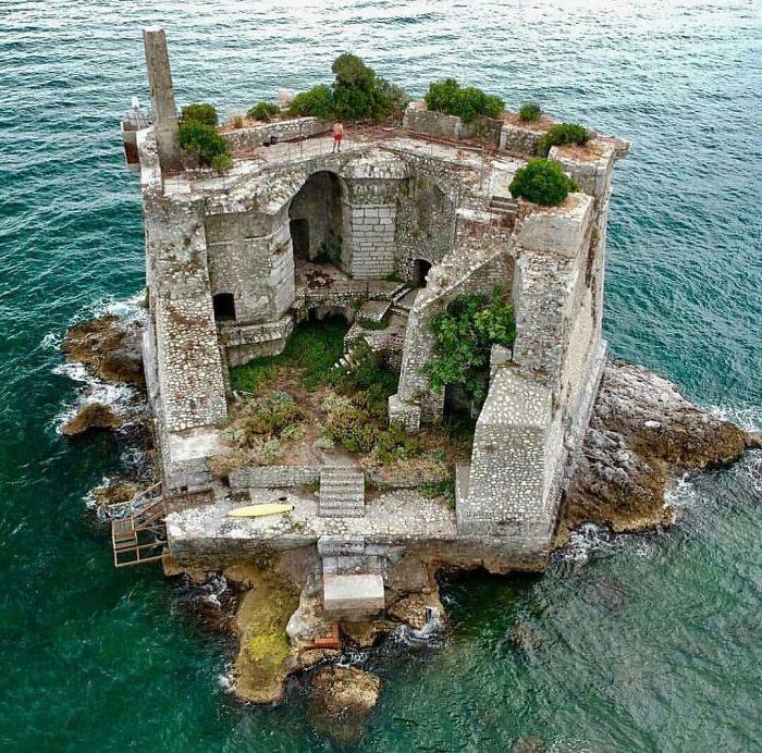 Scola%20Tower%2C%20Liguria%2C%20Italy.jpg