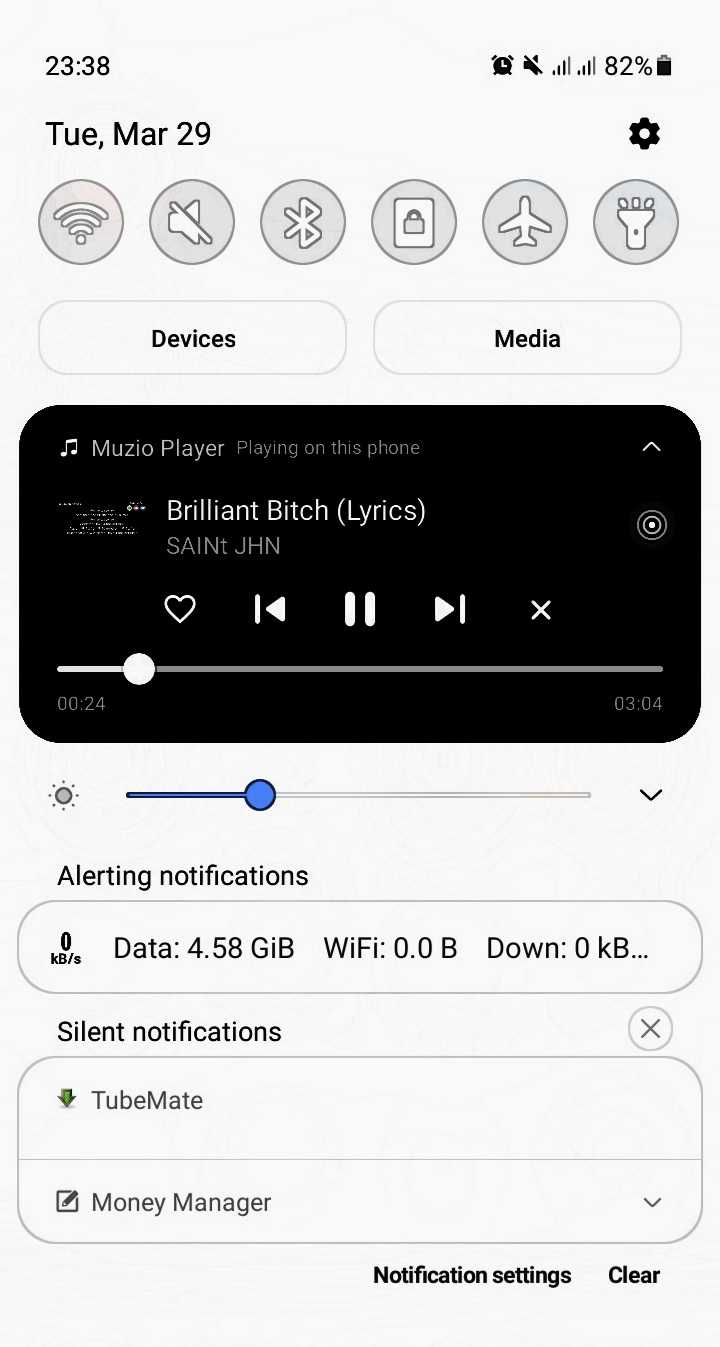 Screenshot_20220329-233823_One UI Home.jpg