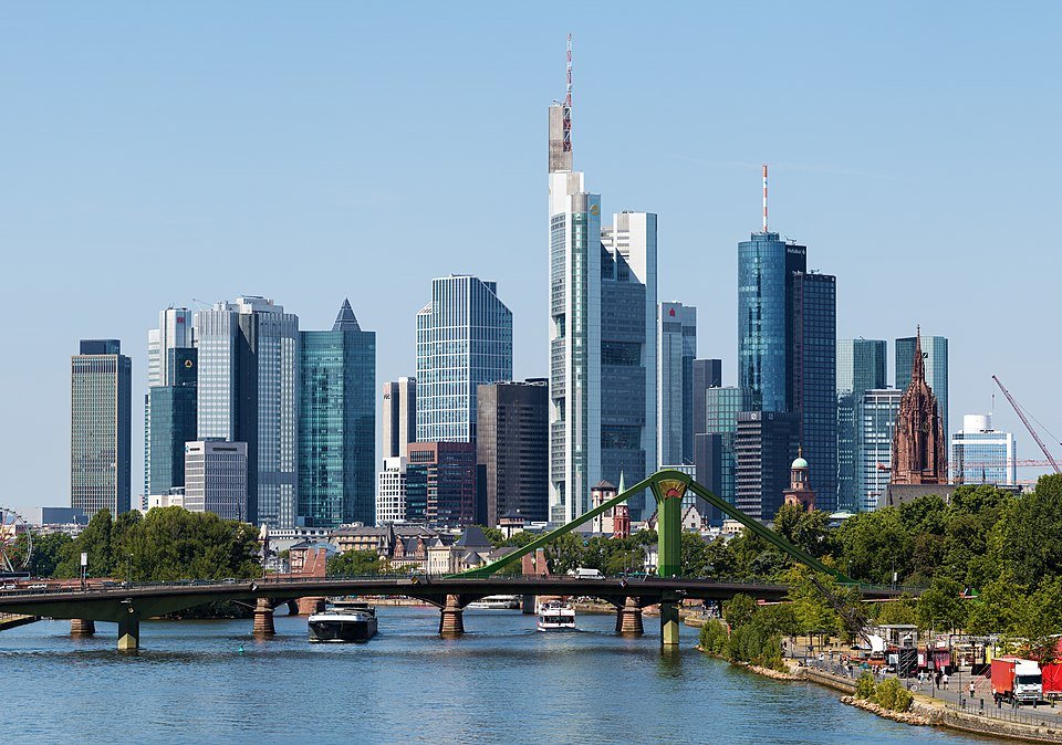 Skyline_Frankfurt_am_Main_2015.jpg