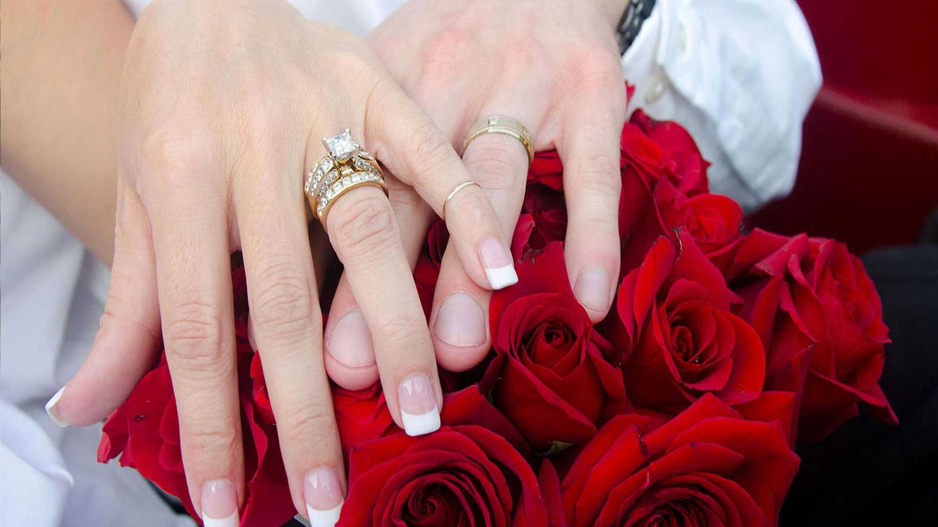 Wedding-holding-hands_img3-1920x1080.jpg