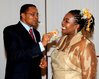 kikwete akimlisha salma keki.JPG kikwete akimlisha salma keki.JPG