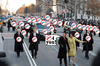 obama-surrounded-by-armed-guards-of-secret-service.png