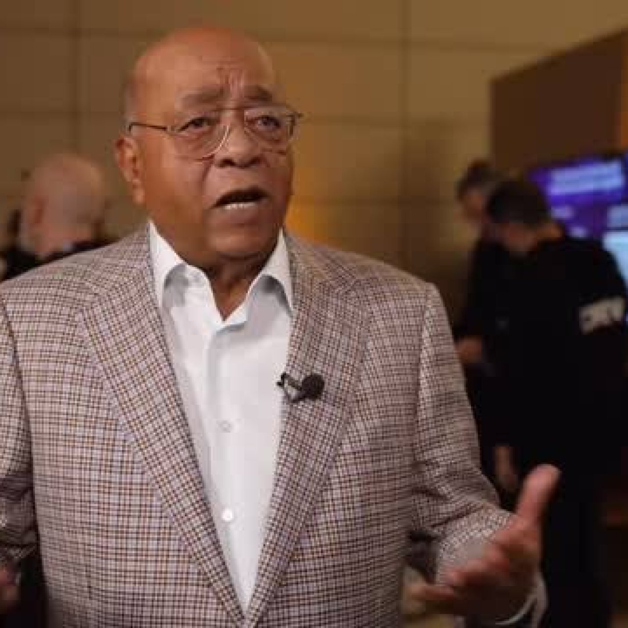 Mo Ibrahim: Kwanini uue, kuteka na kufunga Watu kama unapendwa kiasi cha kupata 98% ya kura?